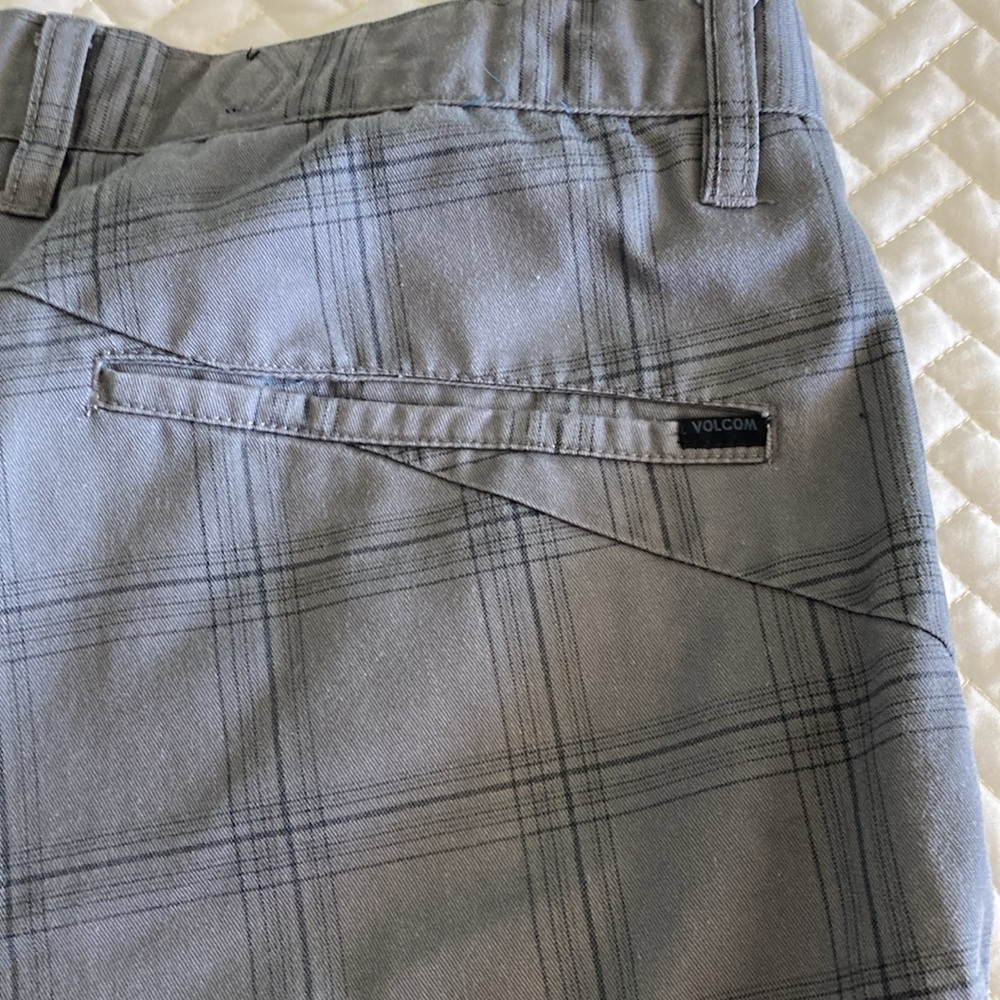 Volcom Mens 36 shorts - Picture 5 of 6